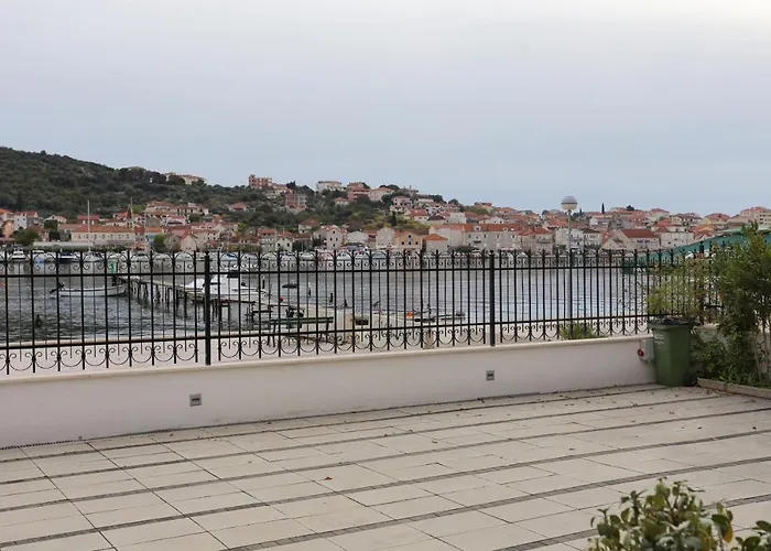 Appartement By The Sea - 16210 *