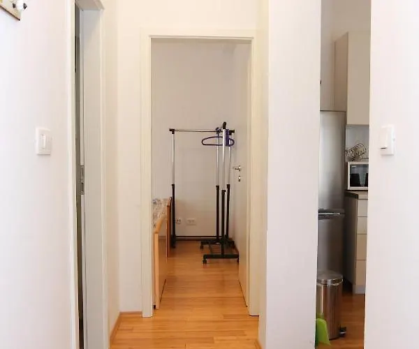 Appartement By The Sea - 16210